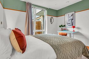 Two Bedroom Apartment in Limehouse