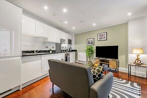Two Bedroom Apartment in Limehouse