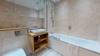 Two Bedroom Apartment in Limehouse