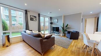 Two Bedroom Apartment in Limehouse