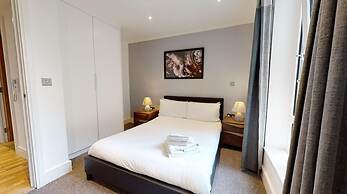 Two Bedroom Apartment in Limehouse