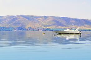 Serik & Geora Guesthouse