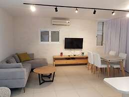 Isra Home Apartment Jabotinsky 8