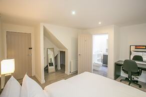 Georgian Square Apartments