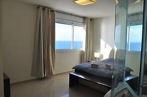 Isra Home Luxury Apartment with Sea View