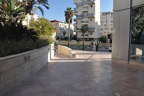 Isra Home Luxury Apartment with Sea View