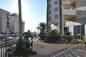 Isra Home Luxury Apartment with Sea View