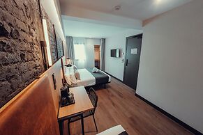 Hotel Transit