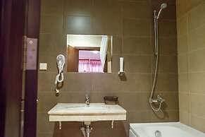 Mountain Paradise by the Walnut Trees