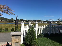 Rooms in Family House in Salem Boston