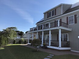 Rooms in Family House in Salem Boston