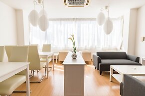 Bijou Suites Ferries Wheel View