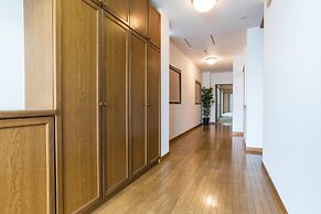 Bijou Suites Ferries Wheel View