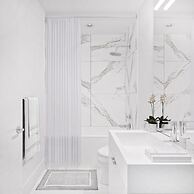 Penthouse 7: Smart Luxury Tower w Panoramic View