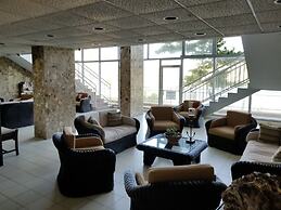 East Island Waterfront Suites