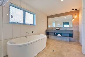 Best Western Plus North Lakes Hotel