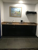 Budget Inn and Suites