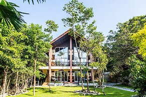 Edgewater Dive & Spa Resort