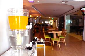 Heef Hotel Pasar Baru Powered by Archipelago