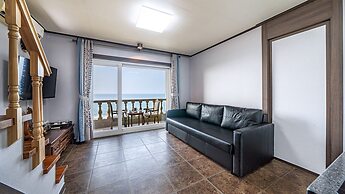 Gangneung Pension Sea and - Pet Friendly