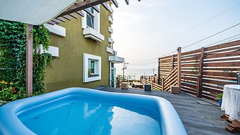 Gangneung Pension Sea and - Pet Friendly