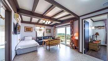 Gangneung Pension Sea and - Pet Friendly