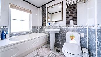 Gangneung Pension Sea and - Pet Friendly