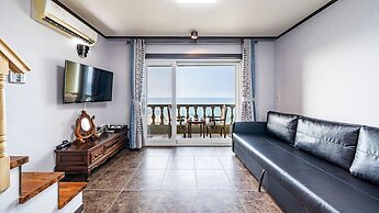 Gangneung Pension Sea and - Pet Friendly