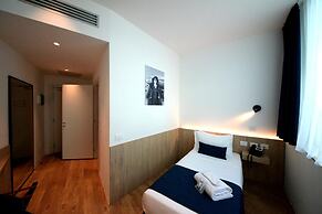 Air Rooms Rome Airport by HelloSky