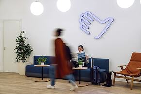 Air Rooms Rome Airport by HelloSky