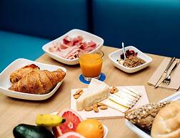 Air Rooms Rome Airport by HelloSky