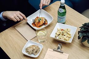 Air Rooms Rome Airport by HelloSky