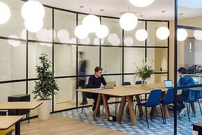 Air Rooms Rome Airport by HelloSky