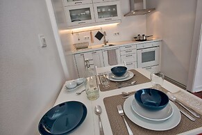 Portuguese Living Columbano Executive