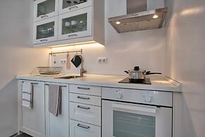 Portuguese Living Columbano Executive