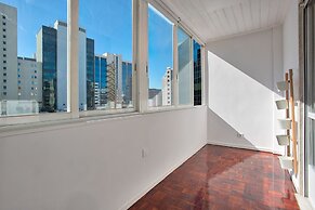 Portuguese Living Columbano Executive