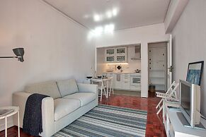 Portuguese Living Columbano Executive