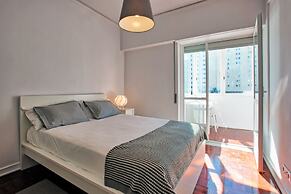 Portuguese Living Columbano Executive