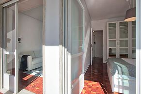 Portuguese Living Columbano Executive