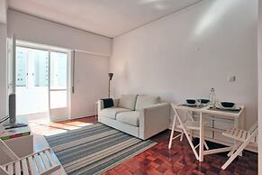 Portuguese Living Columbano Executive