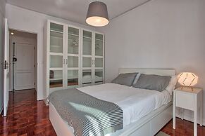 Portuguese Living Columbano Executive