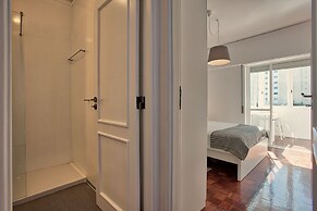 Portuguese Living Columbano Executive