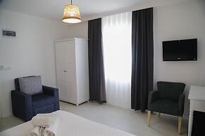 Elda Koyici Alacatı