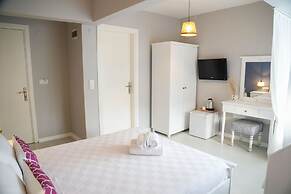 Elda Koyici Alacatı