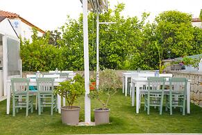 Elda Koyici Alacatı