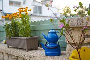 Elda Koyici Alacatı