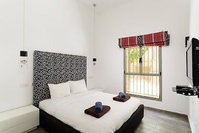 Family Apt & Private Garden near Beach by FeelHome