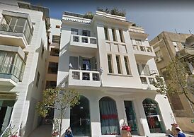 Family Apt & Private Garden near Beach by FeelHome