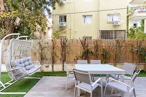 Family Apt & Private Garden near Beach by FeelHome