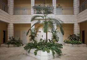 Family Apt & Private Garden near Beach by FeelHome